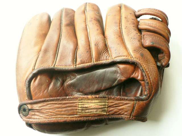 Pinky Higgins Nokona G47 Back